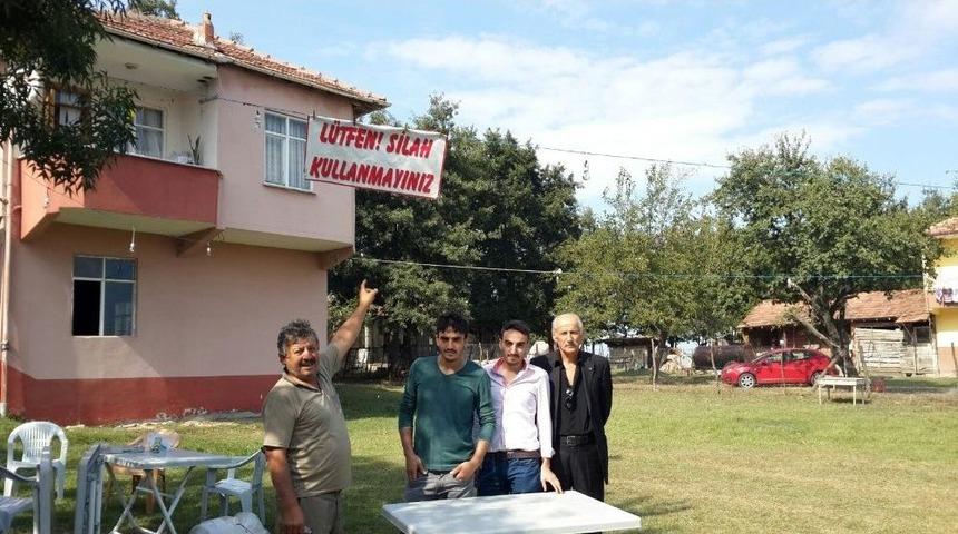 Pankart Astı, Silah Attırmadı