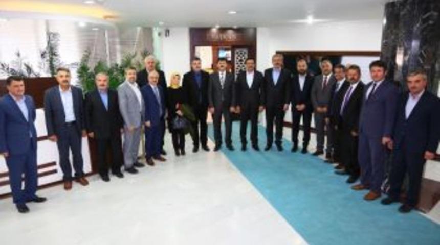 Başkan Ak, İl&ccedil;e Emniyet Ve Milli Eğitim M&uuml;d&uuml;r&uuml;n&uuml; Makamında Ağırladı