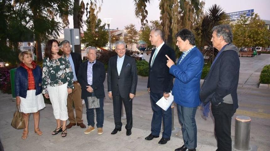 Urla&rsquo;ya Anlamlı Ziyaret