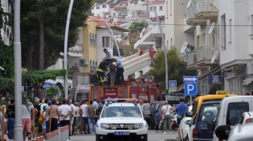 Evde Mahsur Kalan 2 Yaşlı, Itfaiye Ekiplerince Kurtarıldı