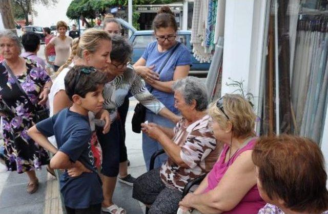 Evde Mahsur Kalan 2 Yaşlı, Itfaiye Ekiplerince Kurtarıldı