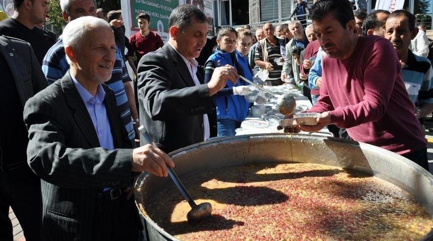 Simav Belediyesi 5 Bin Kişiye Aşure Dağıttı