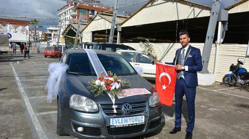 D&uuml;ğ&uuml;n Arabasını &Ccedil;i&ccedil;ek Yerine Zeytin Dalı İle S&uuml;slediler