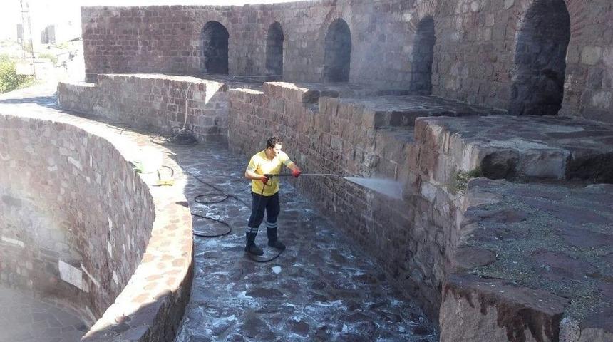 Ankara Kalesi&rsquo;nde Temizlik