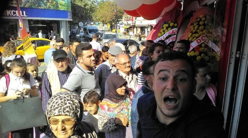 Bedava D&ouml;ner İzdihamı