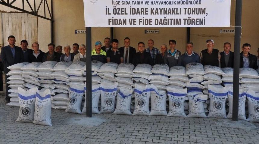 Simav&rsquo;da 41 &Ccedil;ift&ccedil;iye Macar Fiği Tohumu Dağıtıldı