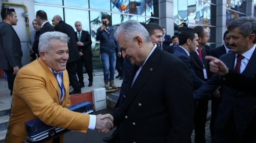 Başbakan&rsquo;a 1978 Model Otob&uuml;s Maketi Hediye Ettier