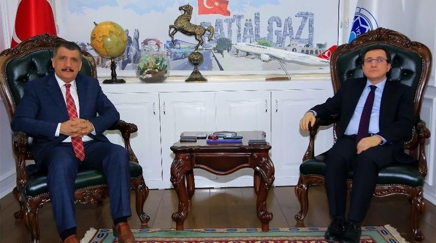 Başkan G&uuml;rkan&rsquo;dan Rekt&ouml;r Kızılay&rsquo;a &Ouml;vg&uuml;
