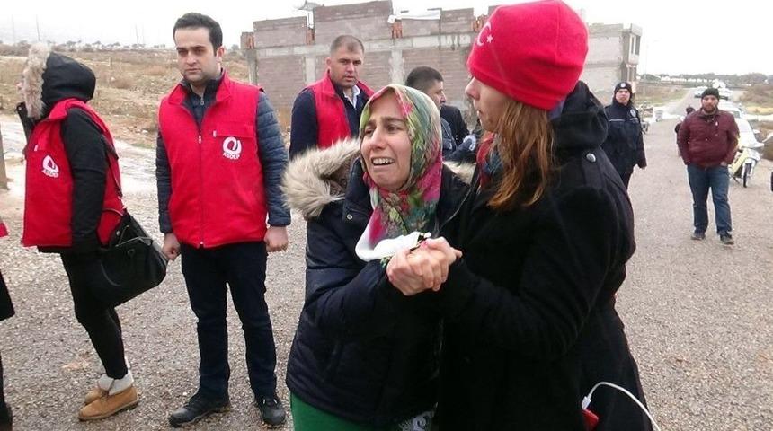 Evine Roket D&uuml;şen Aile G&ouml;z Yaşlarına Hakim Olamadı