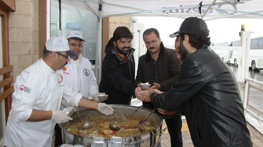 Gestaş A.ş.&rsquo;den Vatandaşlara Aşure İkramı