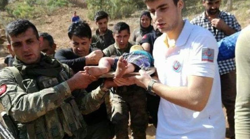 Kayıp 2 Yaşındaki &Ccedil;ocuk, 71 Saat Sonra Kayalıklarda Uyurken Bulundu