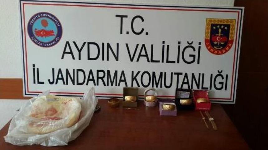 Jandarma &Ccedil;alınan Altınları Sahibine Teslim Etti