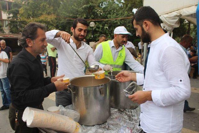 Adıyaman’da 5 Bin Kişilik Aşure Dağıtıldı