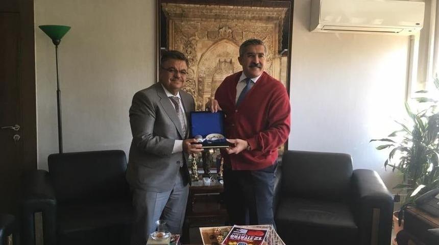 Başkan Yağcı, Bakan Kurtulmuş&rsquo;u Tiyatro Festivaline Davet Etti