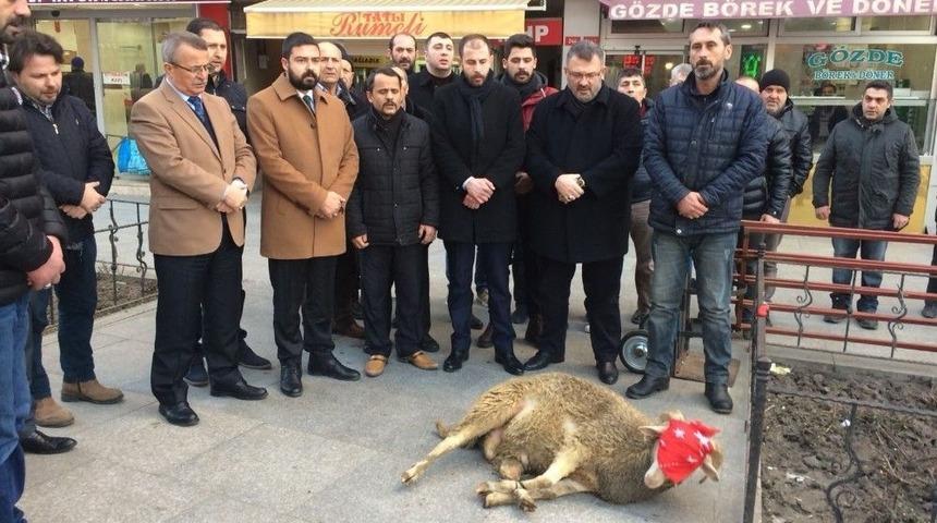 Mhp&rsquo;liler Afrein&rsquo;deki Askerlerimiz İ&ccedil;in Ko&ccedil; Kesip Dua Etti