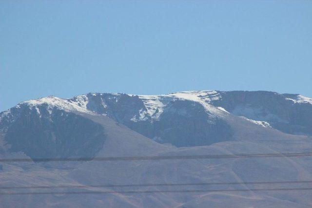 Erzincan’ın Yüksek Kesimleri Karla Kaplandı