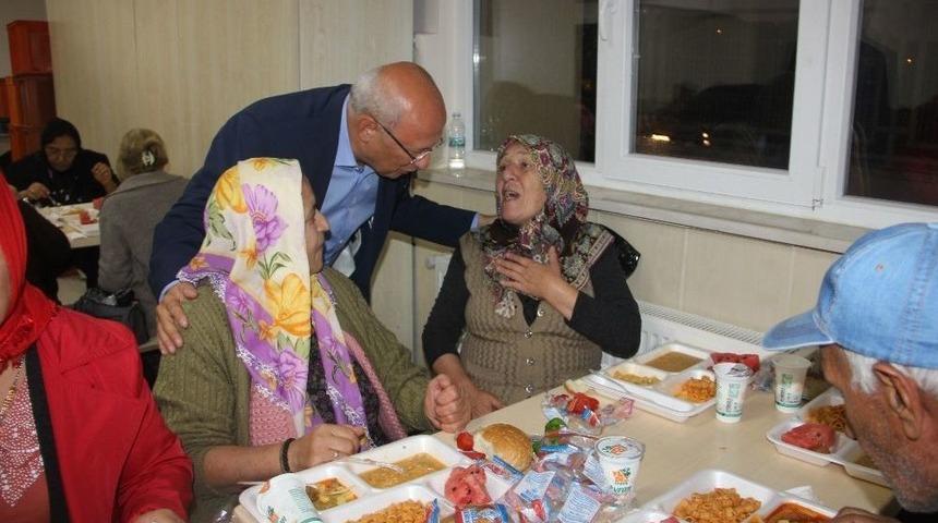 &Ccedil;akır&ouml;zer Muharrem İftarına Konuk Oldu