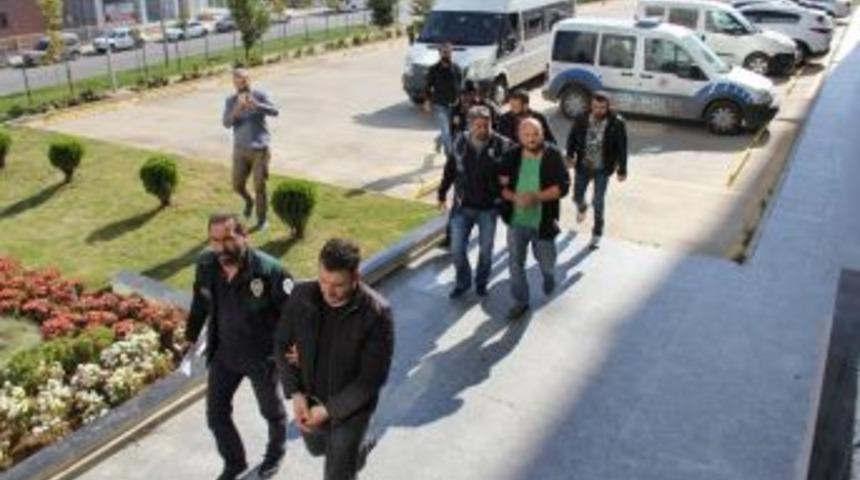Silah Ka&ccedil;ak&ccedil;ıları Tutuklandı