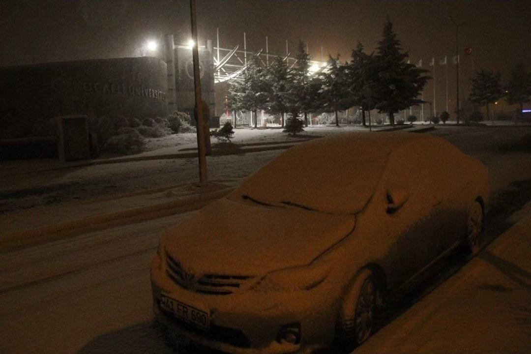 Kocaeli&rsquo;nde Yoğun Kar Yağışı Başladı