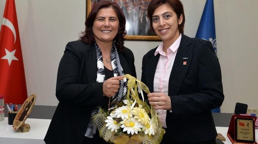 Chp Efeler Kadın Kollarından Başkan Çerçioğlu’na Ziyaret
