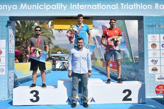 Alanya Belediyesi 27. Uluslararası Triathlon Yarışları Yapıldı