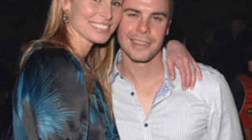 Nikki Taylor'ın Kızı Oldu