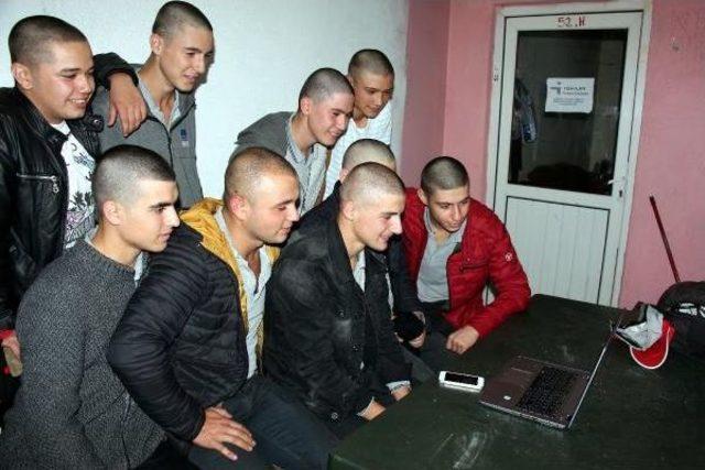 12 Liseli, Lösemi Hastası Arkadaşlarına Moral Için Saçlarını Kazıttı 3