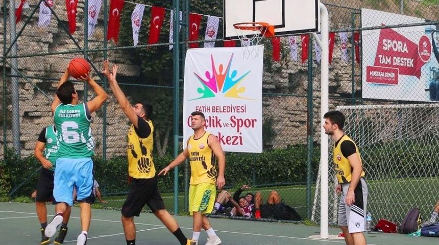 Fatih&rsquo;te Sokak Basketbolu Heyecanı