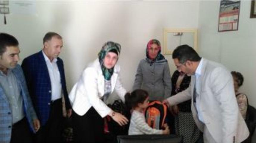 Ak Parti&rsquo;den &Ouml;ğrencilere Yardım