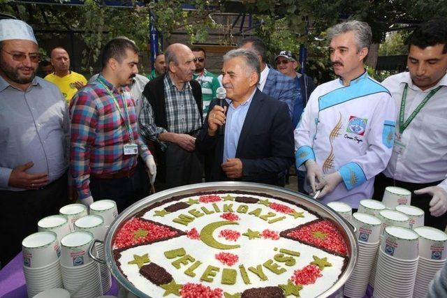 Melikgazi Belediyesinden 6 Bin Kişilik Aşure İkramı