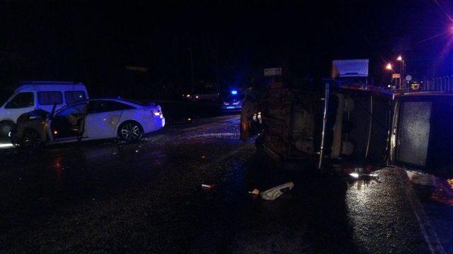 Amasya’da Otomobil İle Kamyonet Çarpıştı: 5 Yaralı