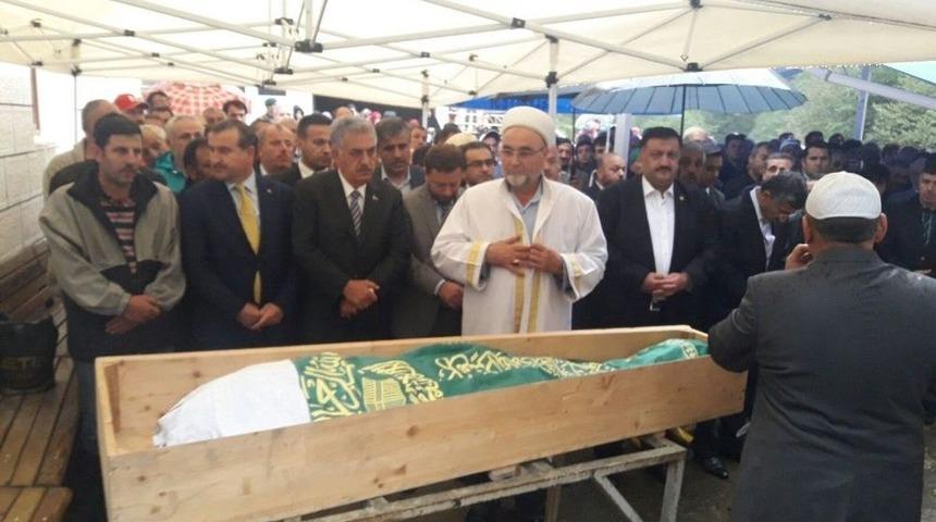 Rize&rsquo;de Selde Hayatını Kaybeden Song&uuml;l Tolan Son Yolculuğuna Uğurlandı