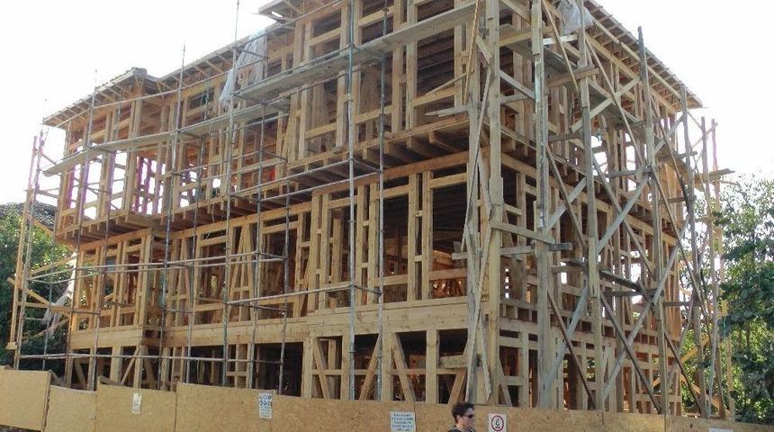 Tarihi Mahalledeki Vali Konağı Hızla Y&uuml;kseliyor