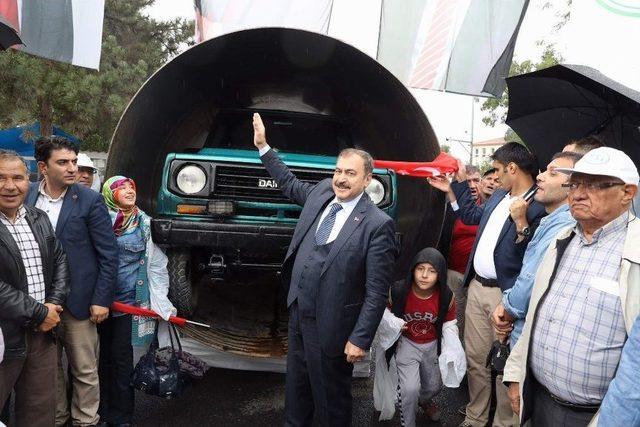 Bakan Eroğlu’ndan Vatandaşlara Aşure İkramı