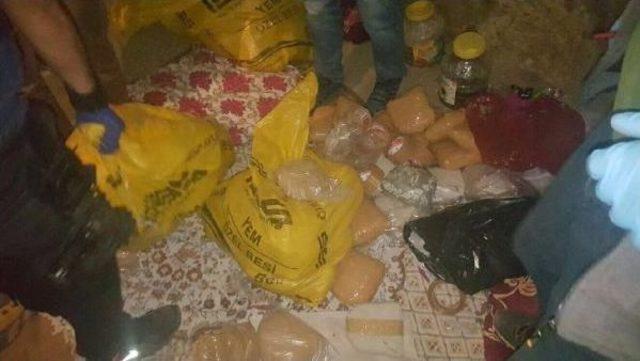 Van da Evdeki 99 Kilo Esrara 4 G&ouml;zaltı 1