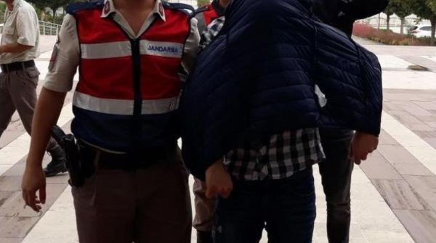 Manisa'da Otomobildeki Esrara 5 G&ouml;zaltı