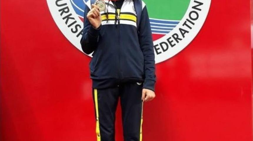 Vanlı Zeynep T&uuml;rkiye Birincisi Oldu