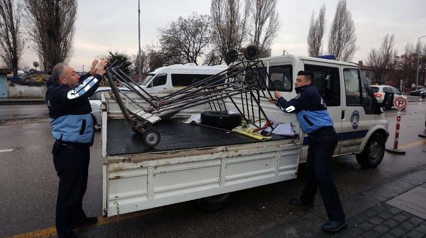 Yenimahalle&rsquo;de Kağıt Toplayıcılarına Operasyon