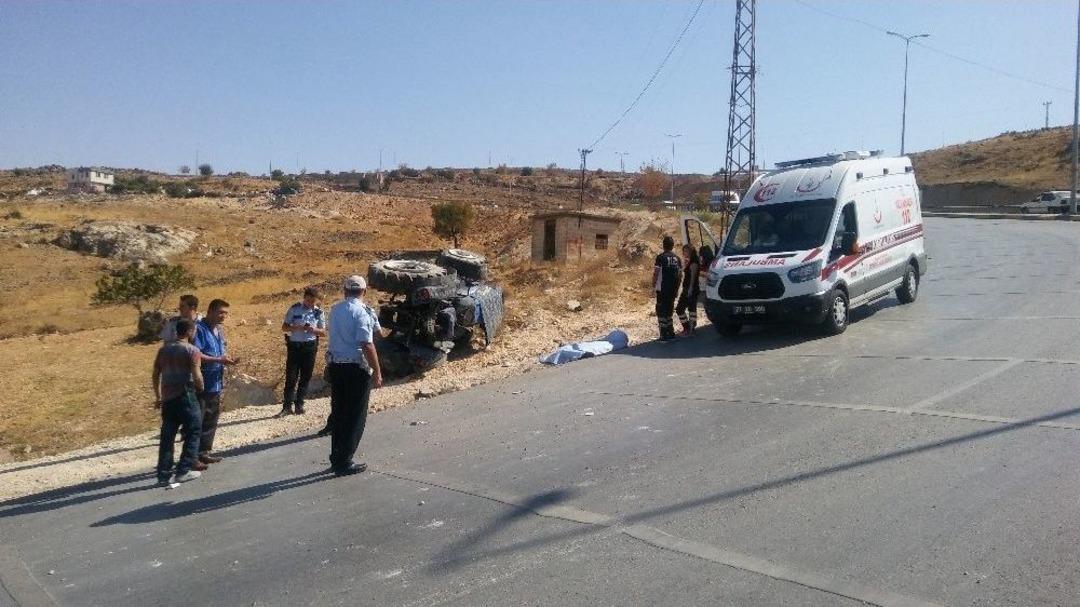 Devrilen Trakt&ouml;r&uuml;n Altında Kalan S&uuml;r&uuml;c&uuml; &Ouml;ld&uuml;