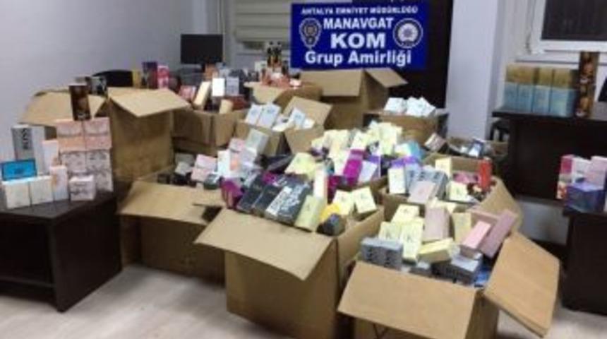 Manavgat&rsquo;ta Bin 552 Adet G&uuml;mr&uuml;k Ka&ccedil;ağı Parf&uuml;m Ele Ge&ccedil;irildi