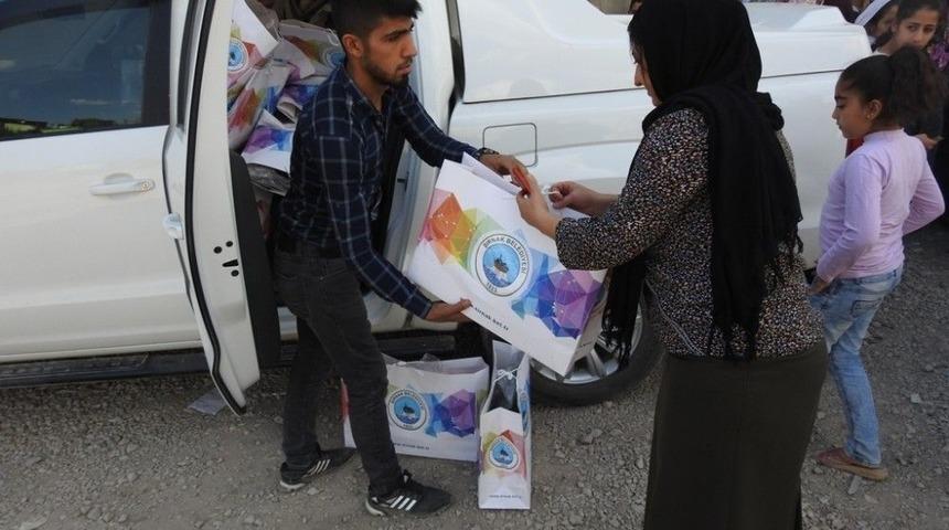 Şırnak Belediyesi, İhtiya&ccedil; Sahibi 2 Bin Aileye Kışlık Giysi Dağıttı