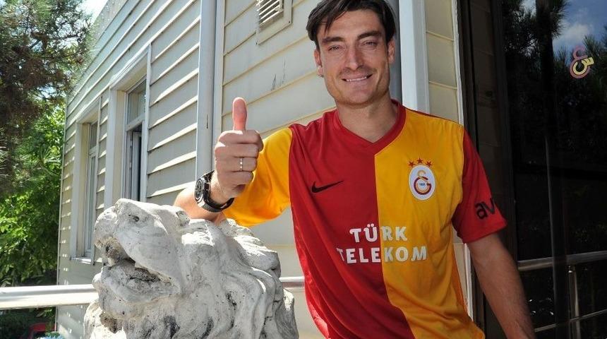 Albert Riera Kramponlarını Astı