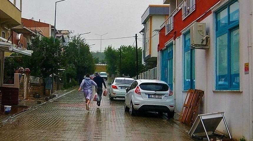 Tekirdağ&rsquo;da Sağanak Yağış S&uuml;r&uuml;yor
