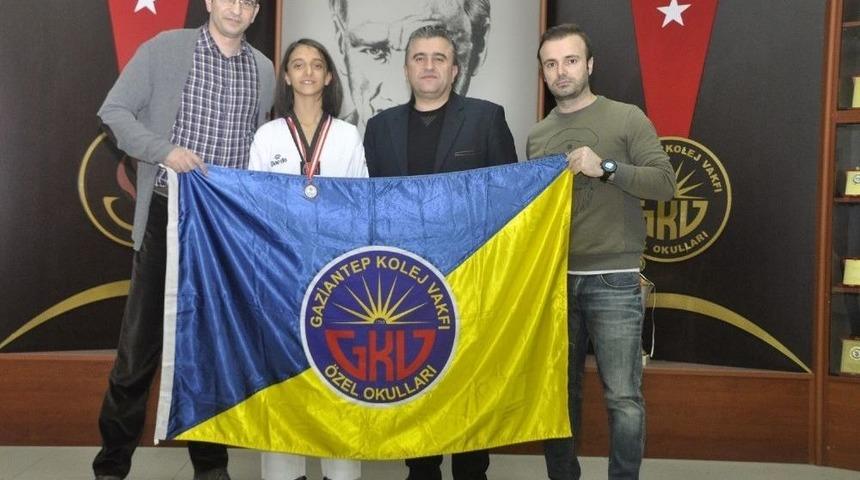 Gkv’li Özlem Koçakgöl’e Karatede Bronz Madalya