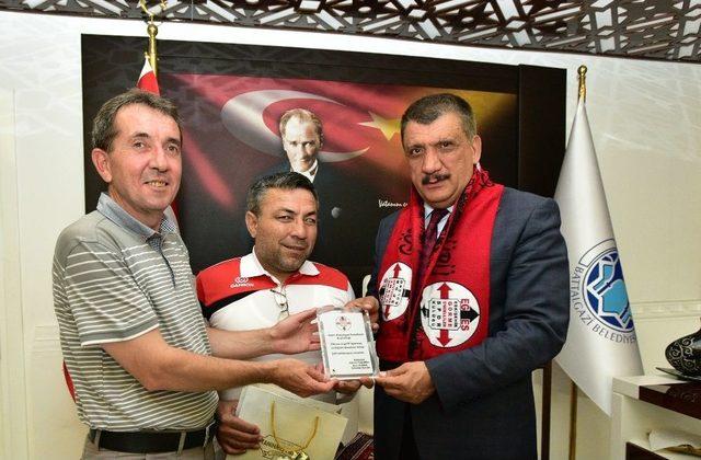 Görme Engelli Sporcular Gürkan’a Teşekkür Etti