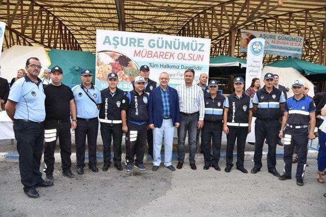 Büyükşehir’in Geleneksel Aşure Dağıtımı Sürüyor