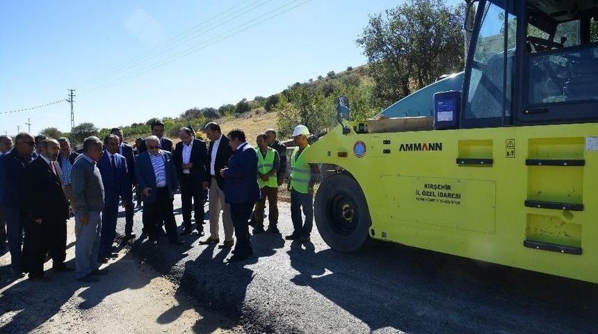 K&ouml;y Yolu Genişletme Ve Sıcak Asfalt &Ccedil;alışmaları Başladı