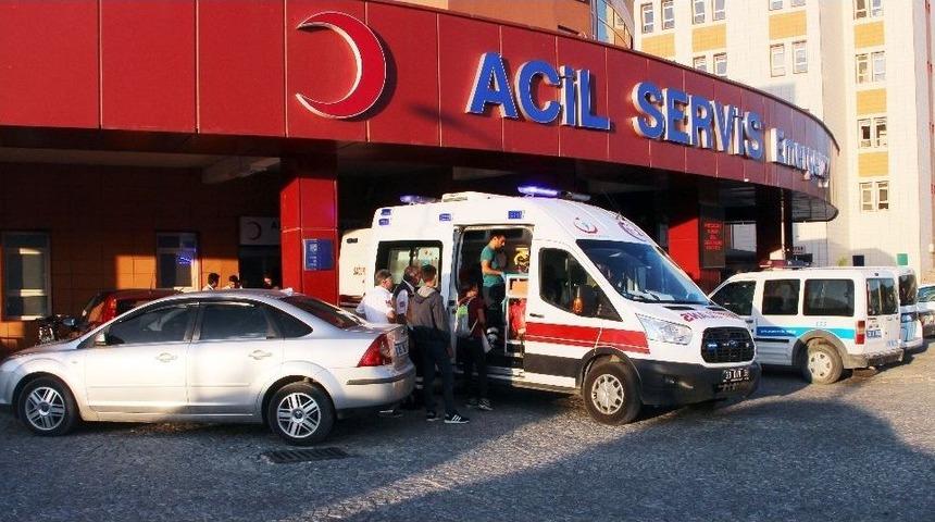 63 &Ouml;ğrenci Gıda Zehirlenmesi Ş&uuml;phesiyle Hastaneye Kaldırıldı