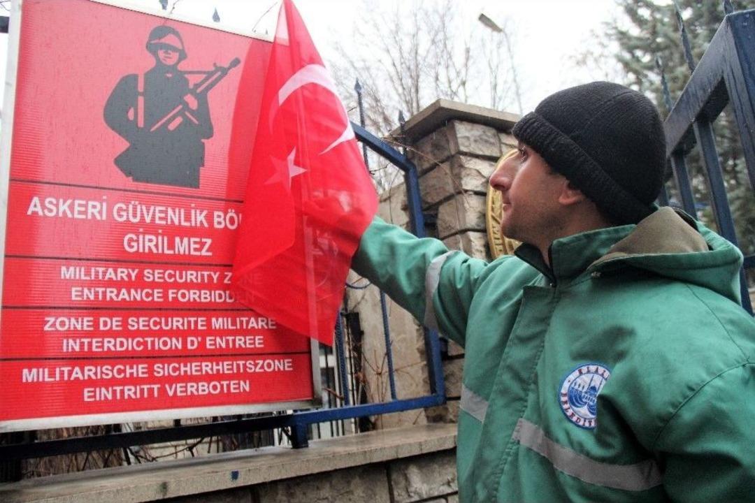 Elazığlı İş&ccedil;iler Afrin İ&ccedil;in G&ouml;n&uuml;ll&uuml; Askerlik Başvurusu Yaptı