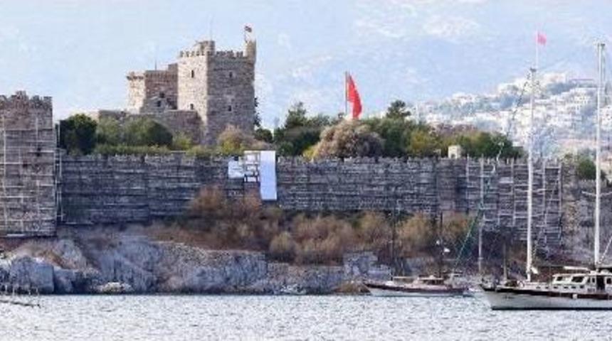 Ziyarete Kapalı Bodrum Kalesi Için Platform Kurdular